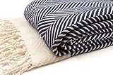 Fouta XL luxueuse ‘Dilan’ Bleu | Drap de plage et hammam Royale, Douce et Souple | Tissée dans un Fin Motif de Chevrons | 100% Coton | 95x210 cm | Modèle Unique de ZusenZomer